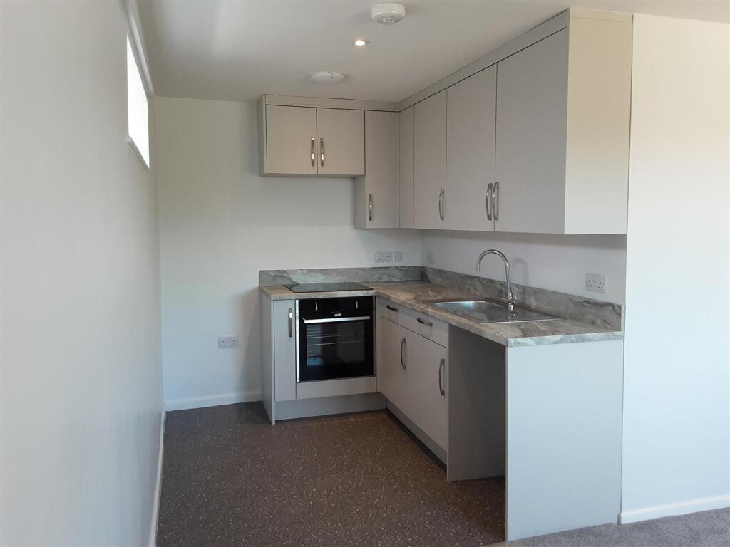 LOUNGE DINER/KITCHEN