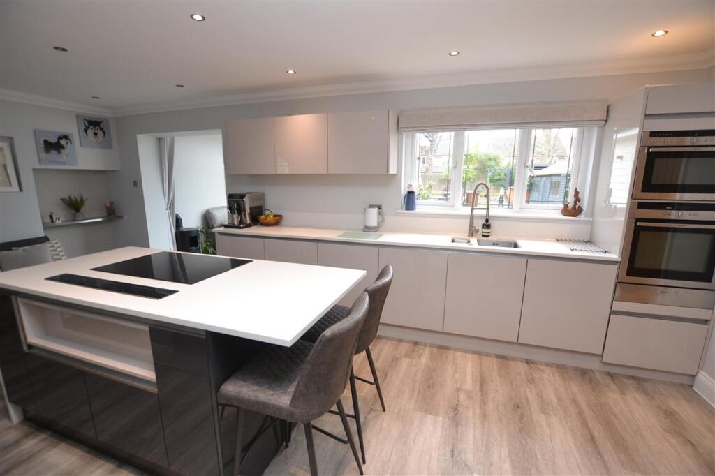 KITCHEN /