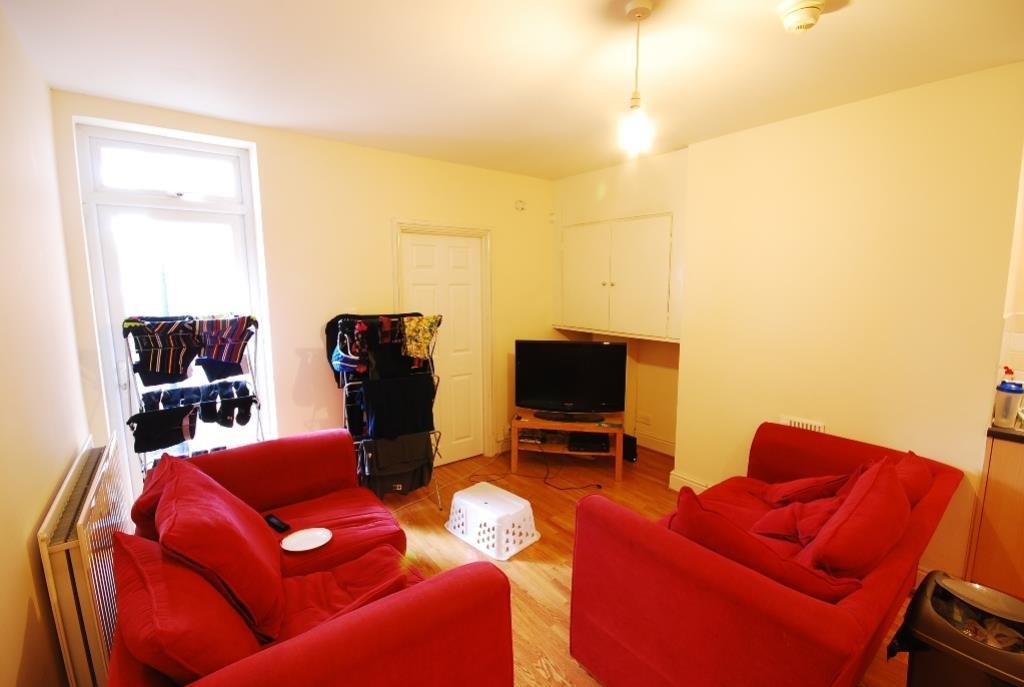 48 Helmsley Road4