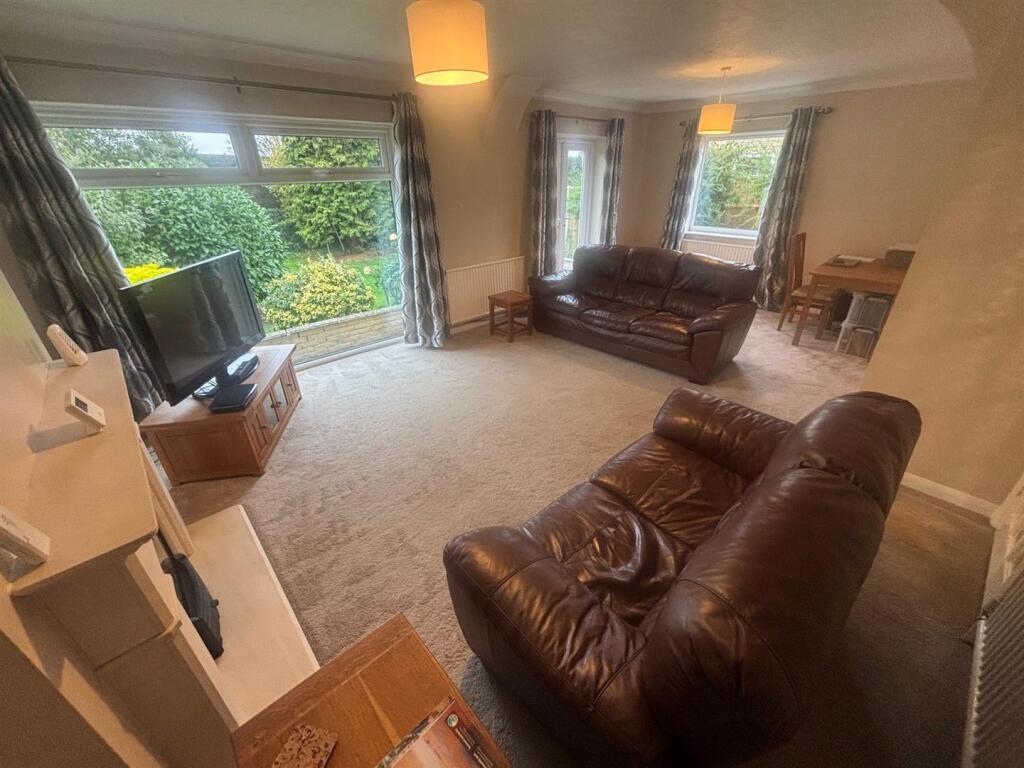Living Room 3.jpg