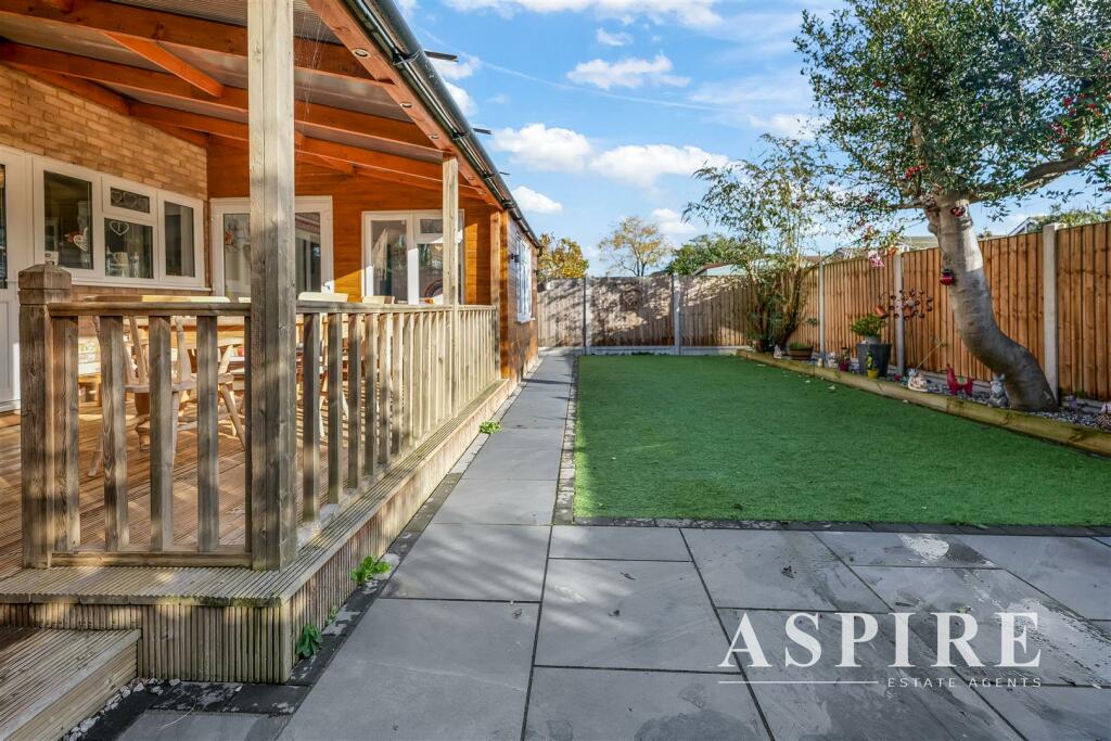 Aspire Estate Agents ss818.jpg