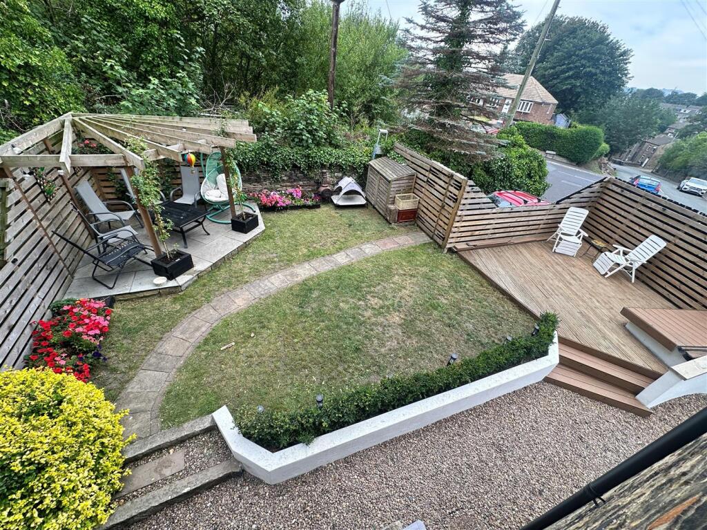 View from first floor over garden (3).jpg