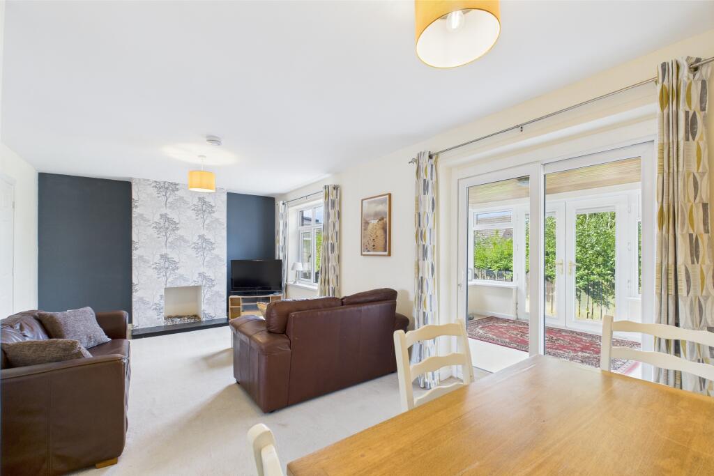 CAM04201G0-PR0083-STILL006