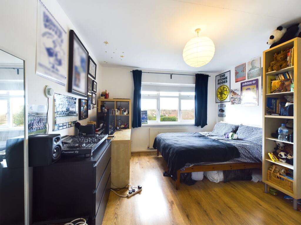 CAM02023G0-PR0112-STILL015