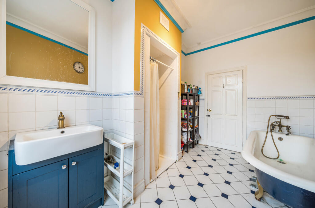 1368868-6-68f218b...