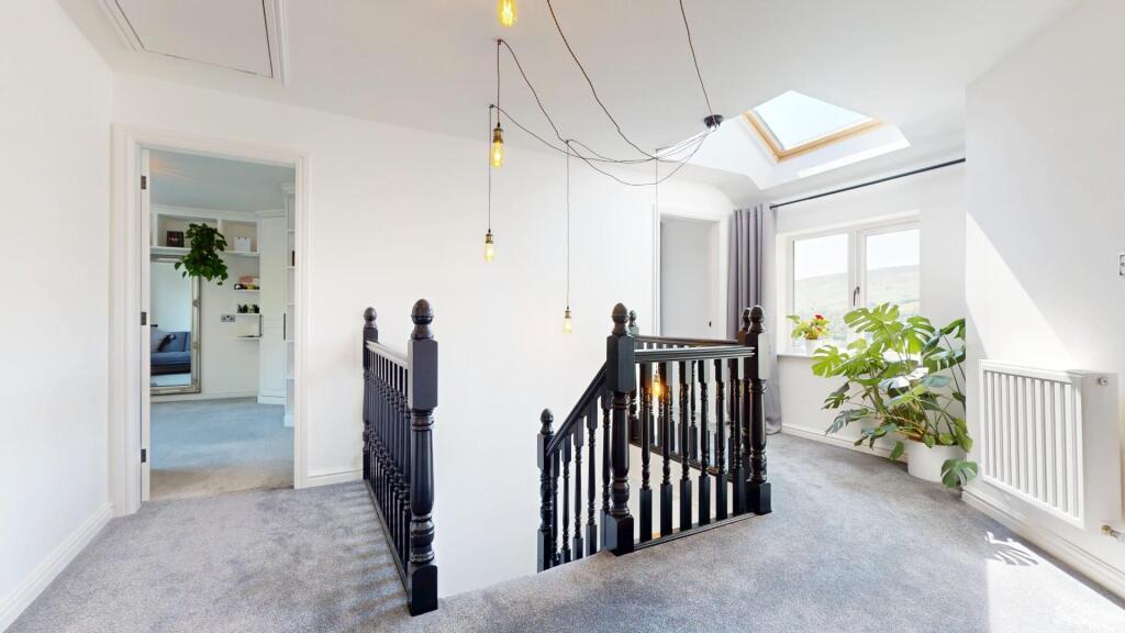 FIRST FLOOR CENTRAL LANDING