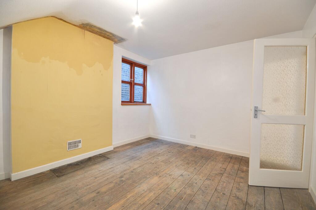 30 Broughton Road, London W13 8QW