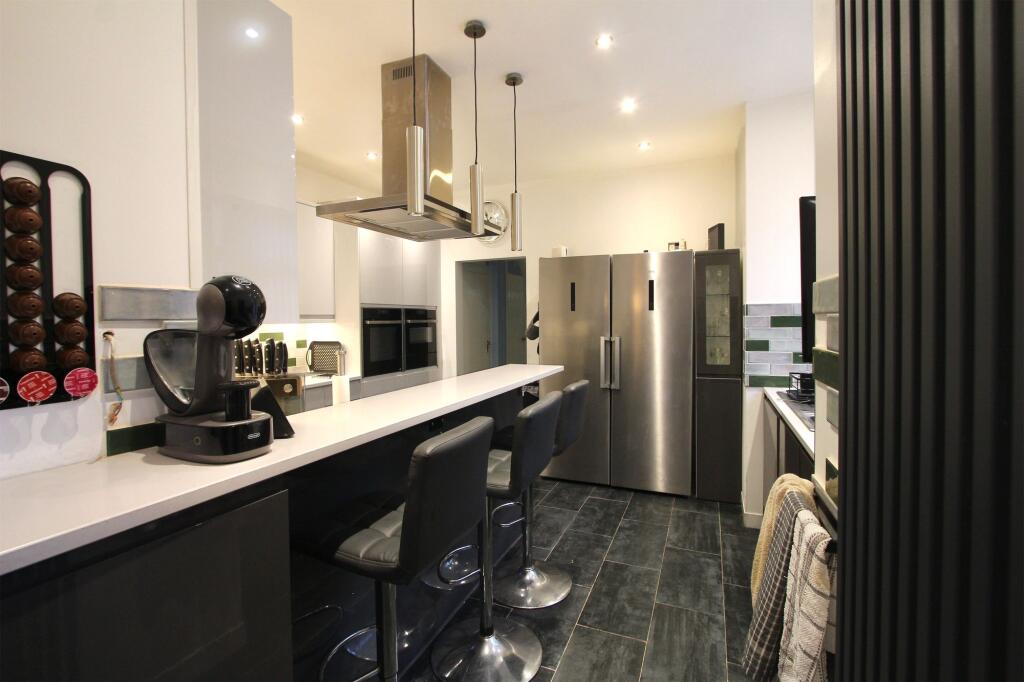 Kitchen Breakfast Bar