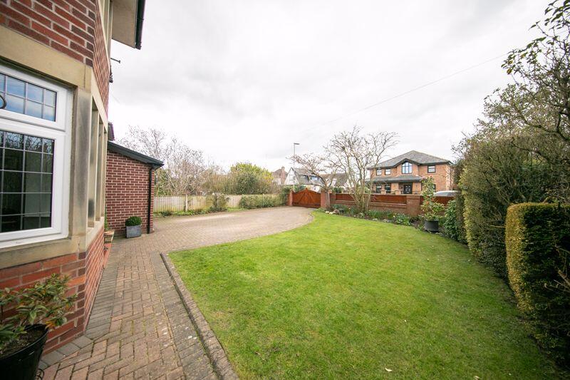 Front garden and driveway