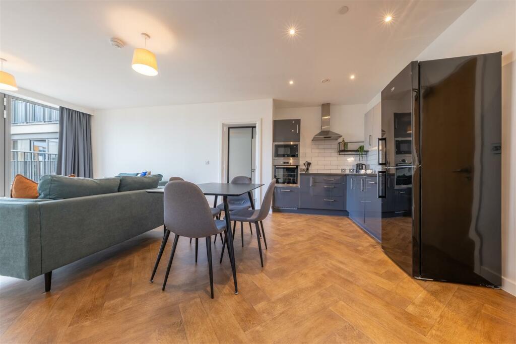 Flat 1-5.jpg