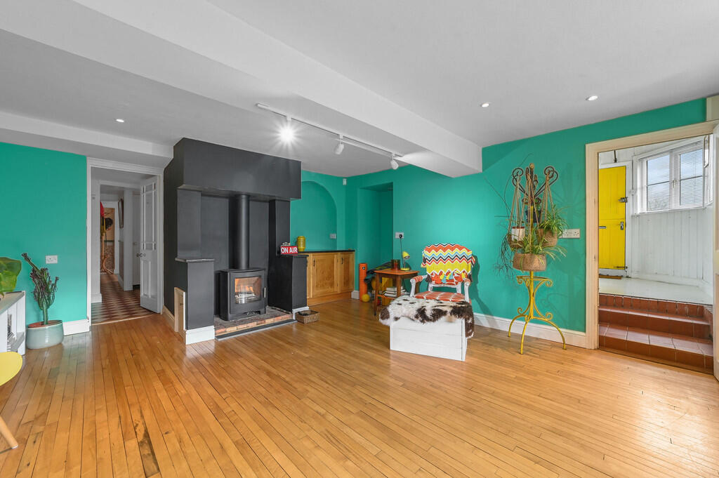 PT-TV-HawksmillHo...