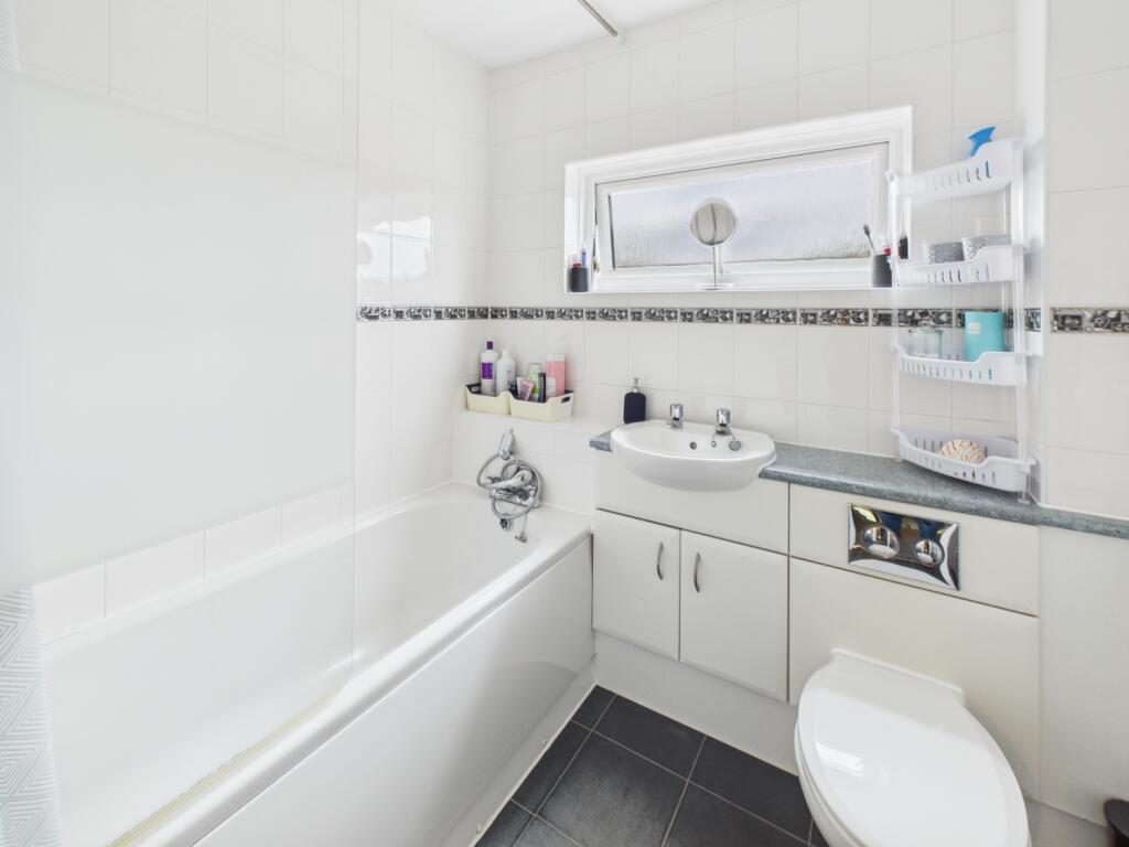 CAM03729G0-PR0152-STILL014