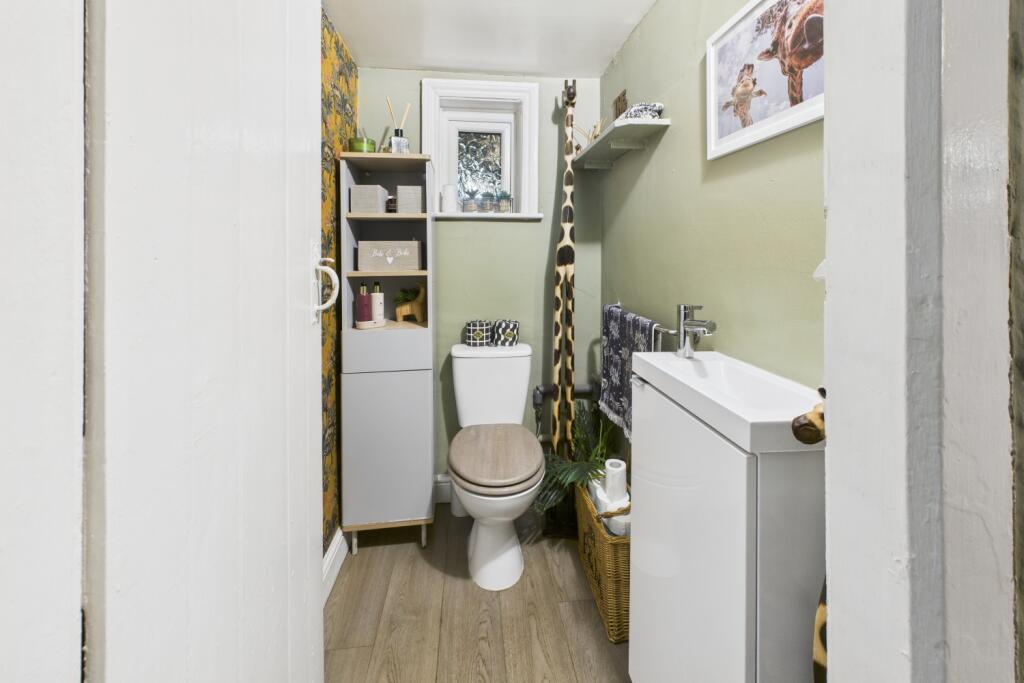 EweMove Spalding - Pinchbeck Rd - Downstairs WC