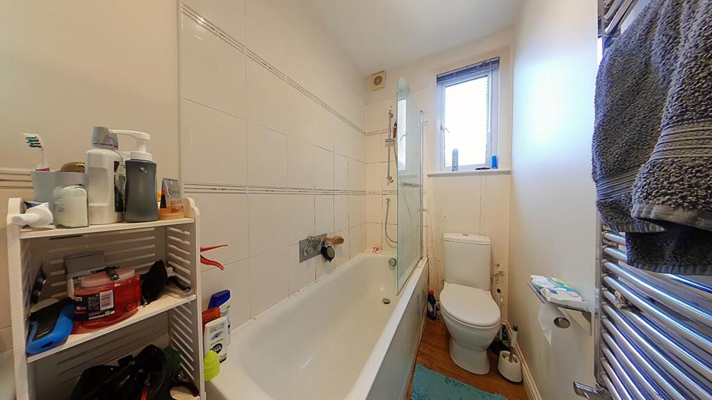 (Flat 3) Bathroom