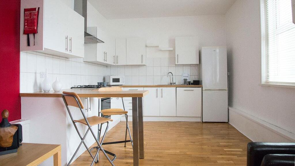 st-andrews-road-3-bed-student-flat-rental-living-r