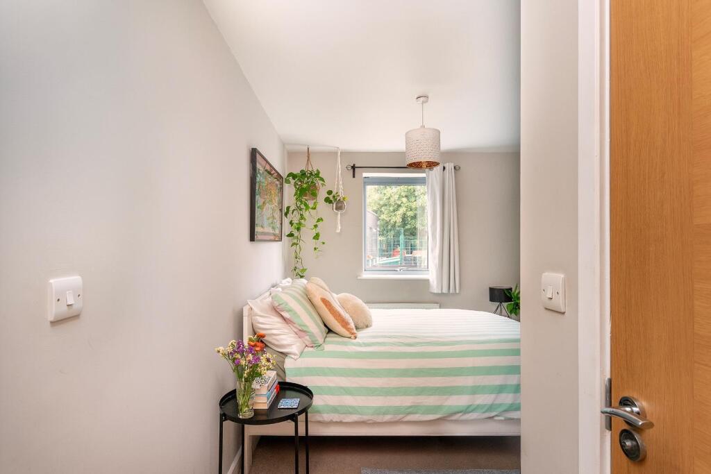 FT1KSE - Bedroom E.jpg