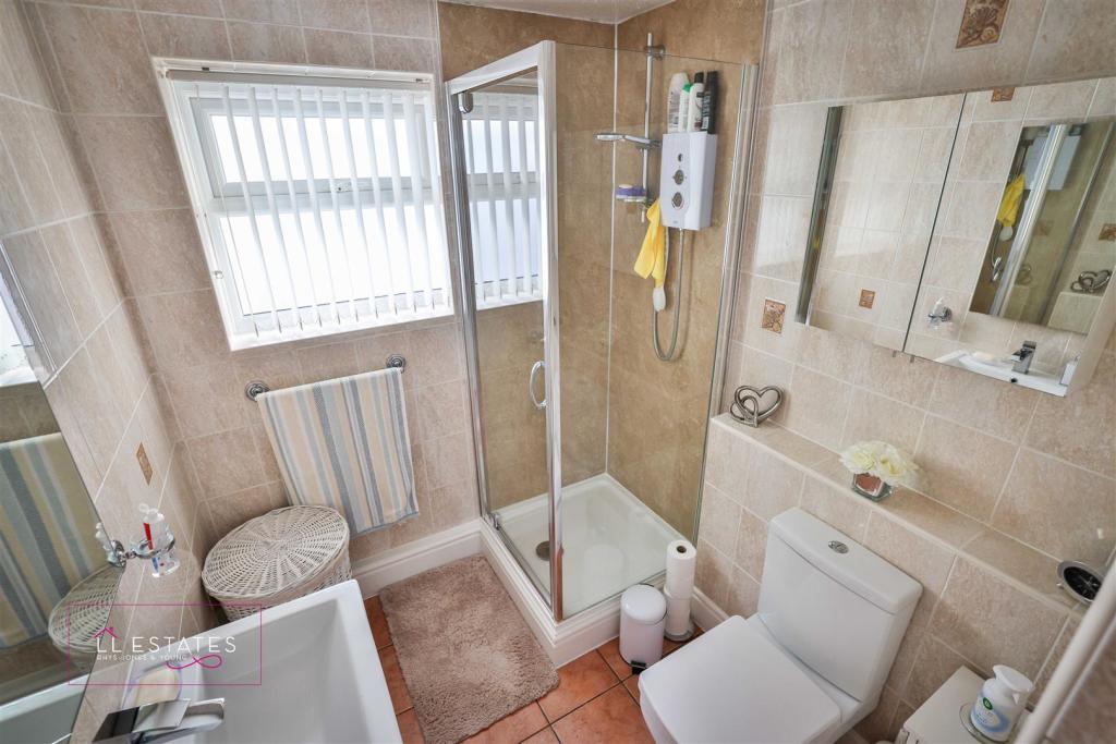 Shower Room.jpg