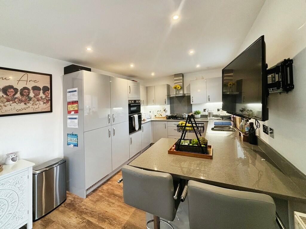 c66fd899-image000...