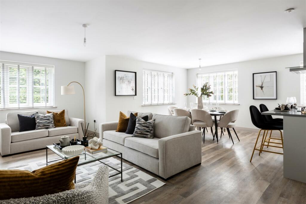 7 De Clare Court-9.jpg