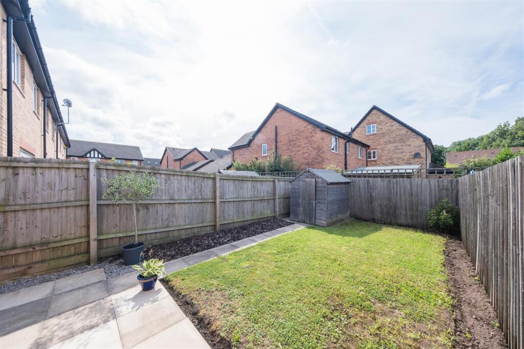 8 St James Court-022.jpg