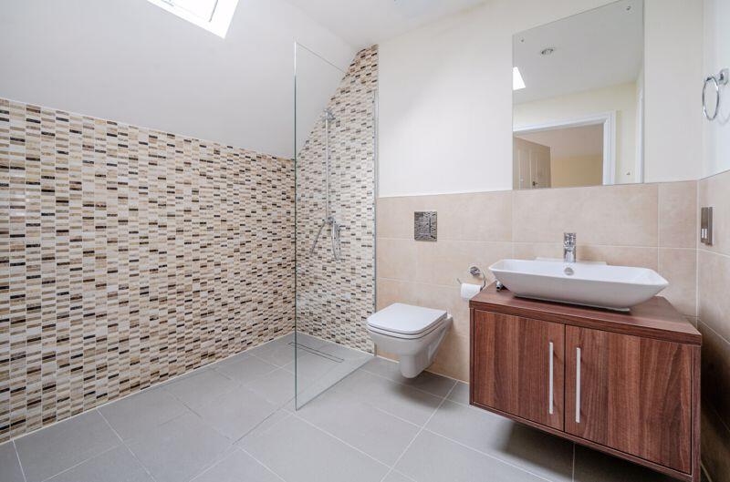 Ensuite shower room to bedroom