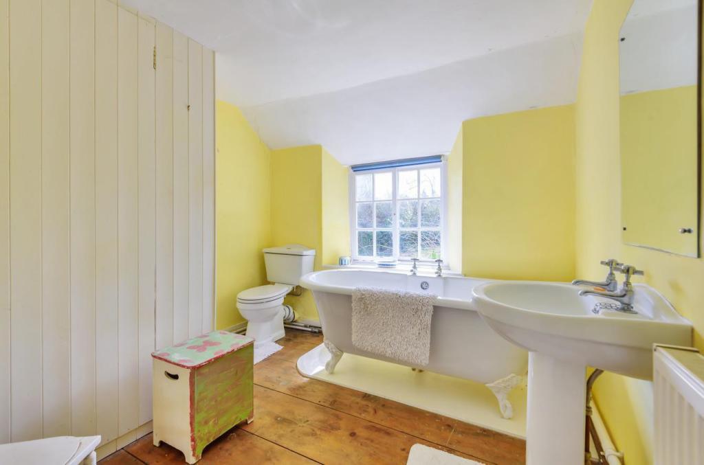11- Bathroom