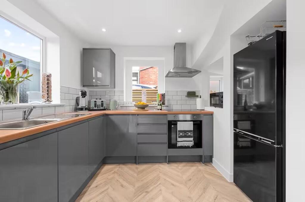 23 Oathills Drive-015.jpg