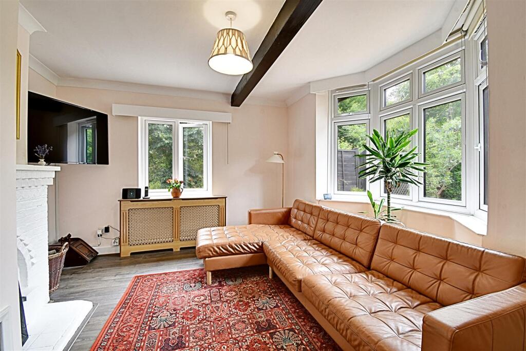 Lounge 3.jpg