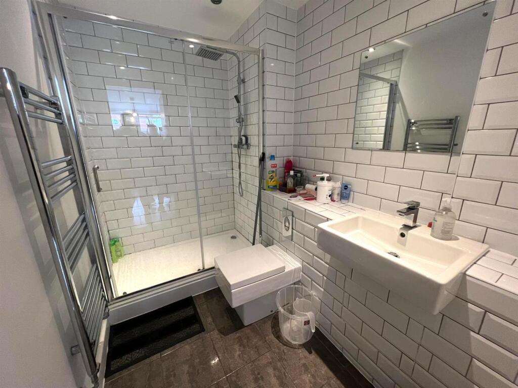 Ensuite 1.jpeg