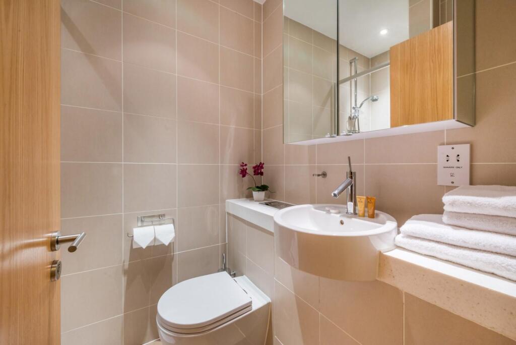 bathroom (2).jpg