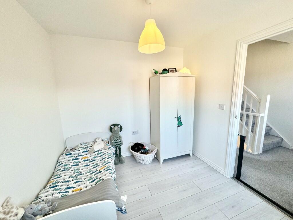 1ST FLOOR FRONT BED