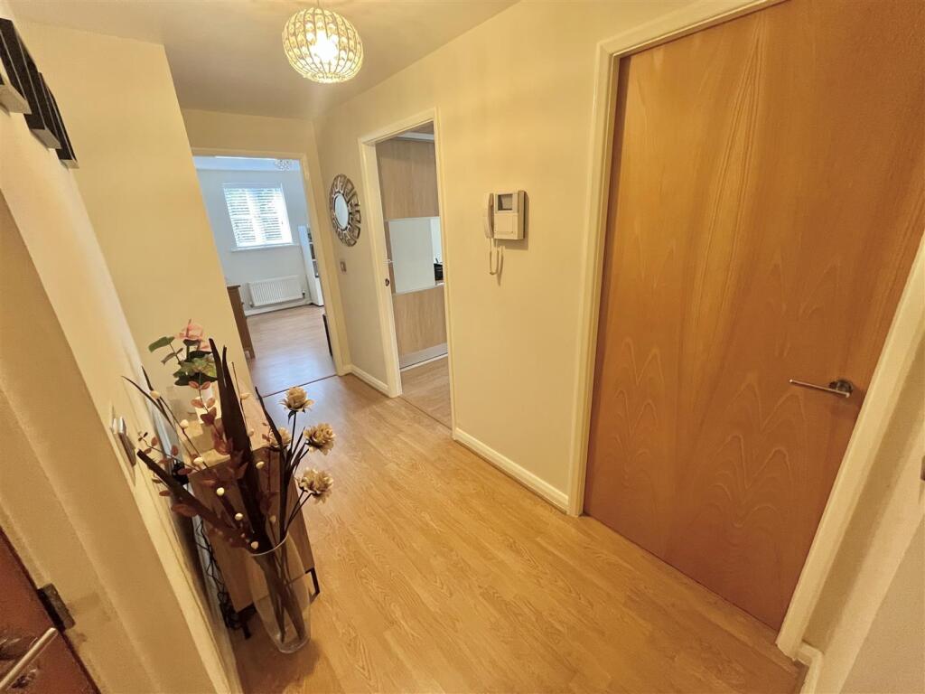 Hallway Aspect 2