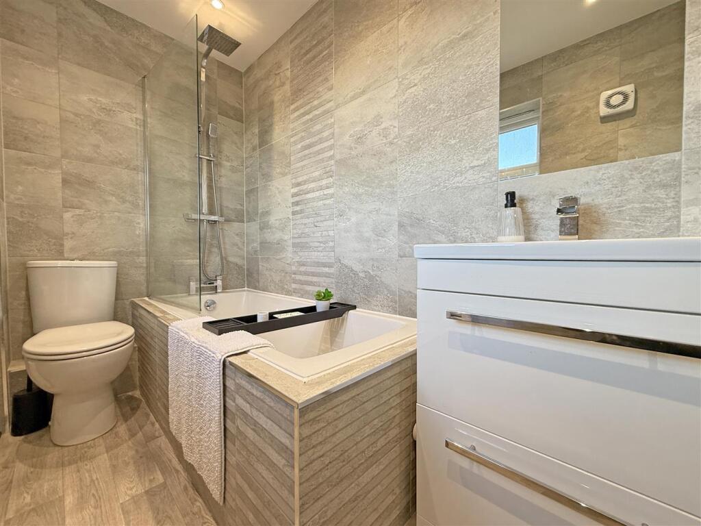 Ramsey Grdens 85 - Bathroom.jpg