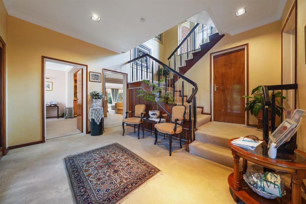 4 Winnington Close N2 0UA-11.jpg