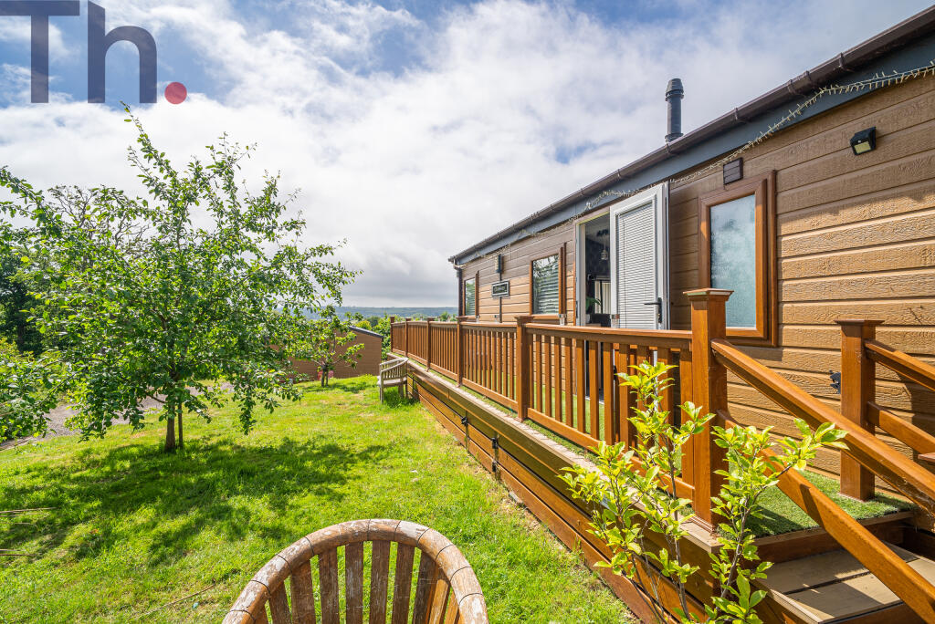 Decked Area &amp; surrounding communal gardens
