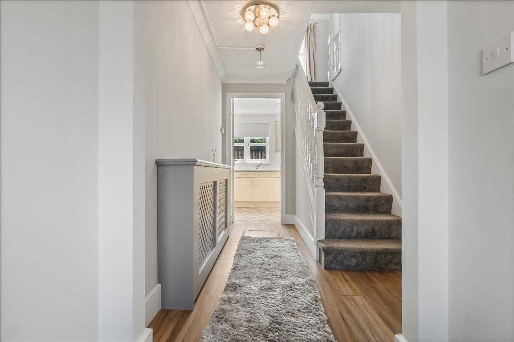 Entrance Hallway (2)