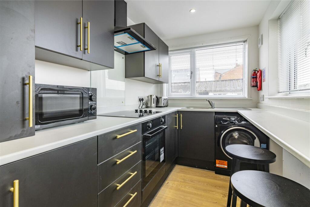 9 Morley - kitchen2.jpg