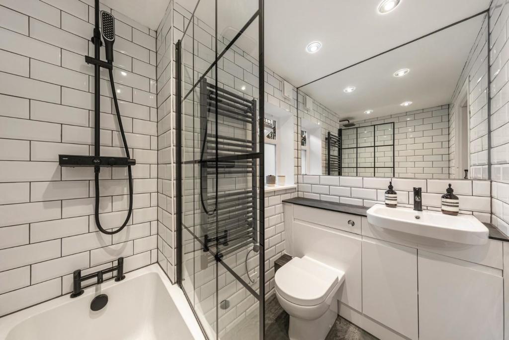 Bathroom (2).jpg