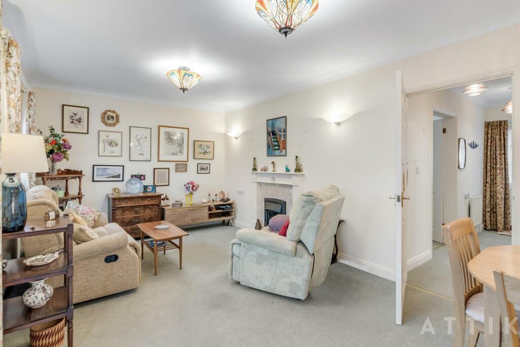 17 Rectory Grn, Halesworth IP19 8AN (12).jpg