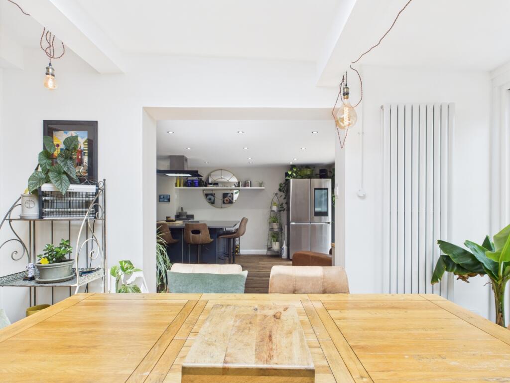 CAM03151G0-PR0045-STILL032