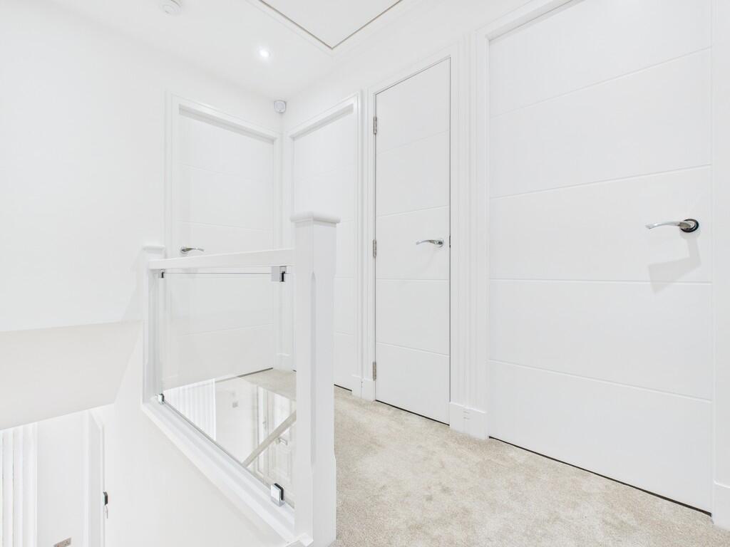 CAM05526G0-PR0028...