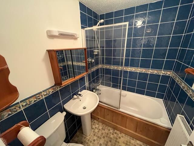 38b Cockerell bathroom.jpg