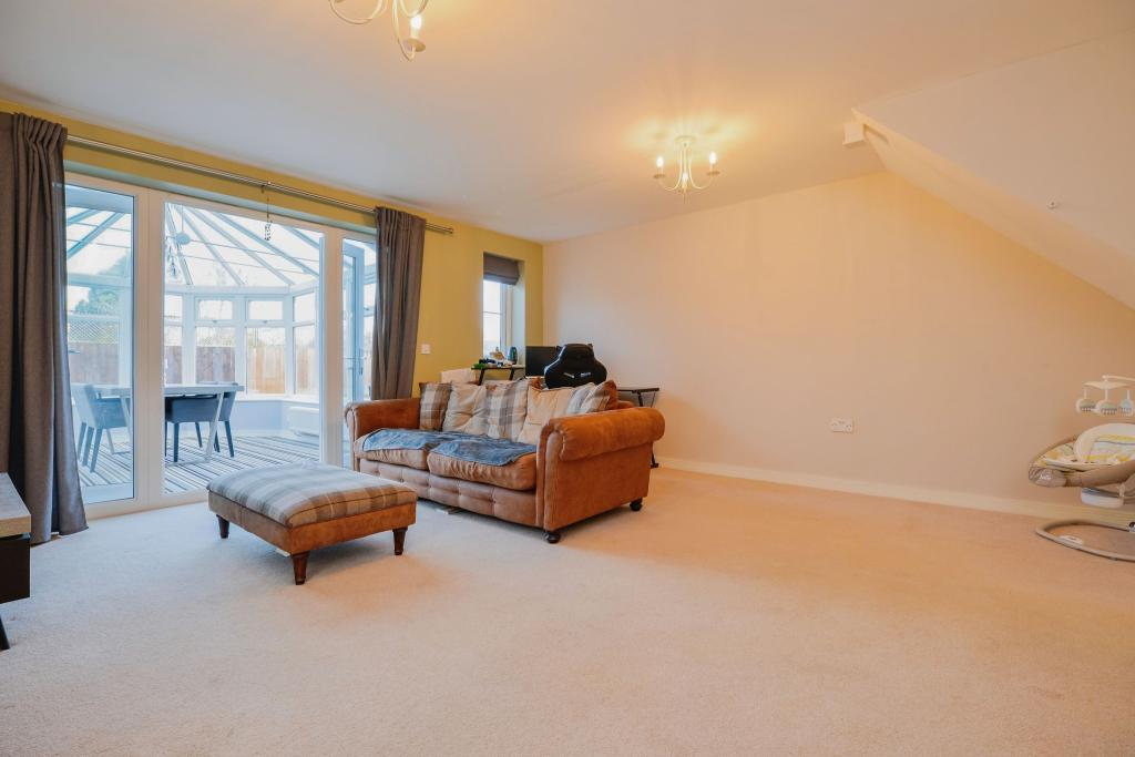 Lounge/Dining Room
