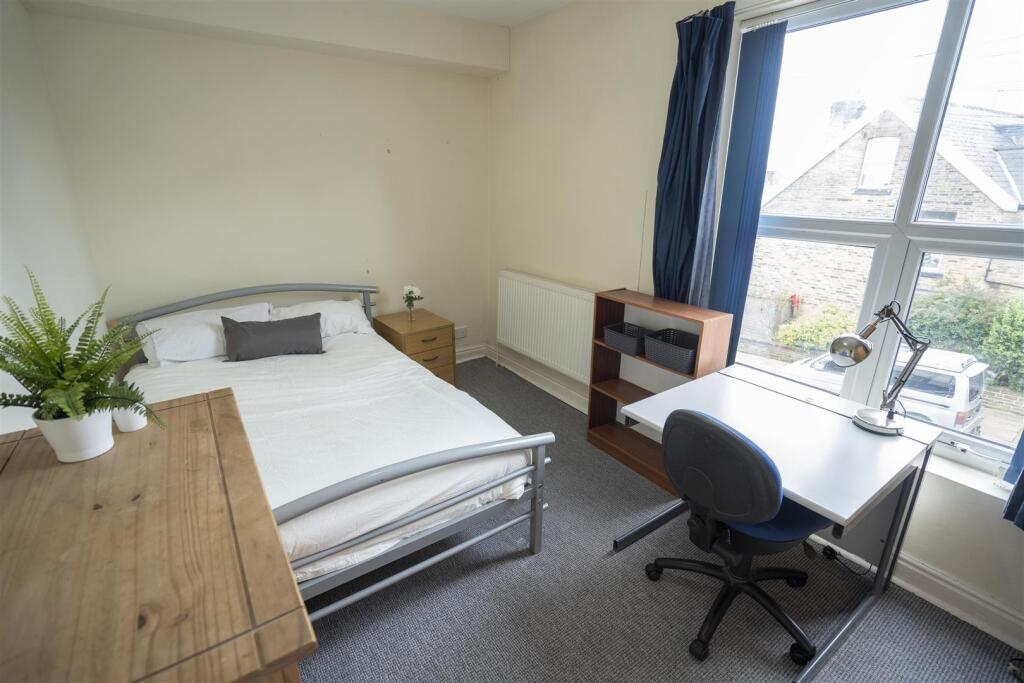 Bedroom 1.jpg