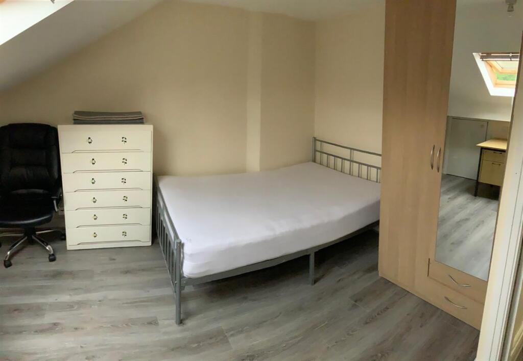 Bright, neatly presented attic bedroom with woo...