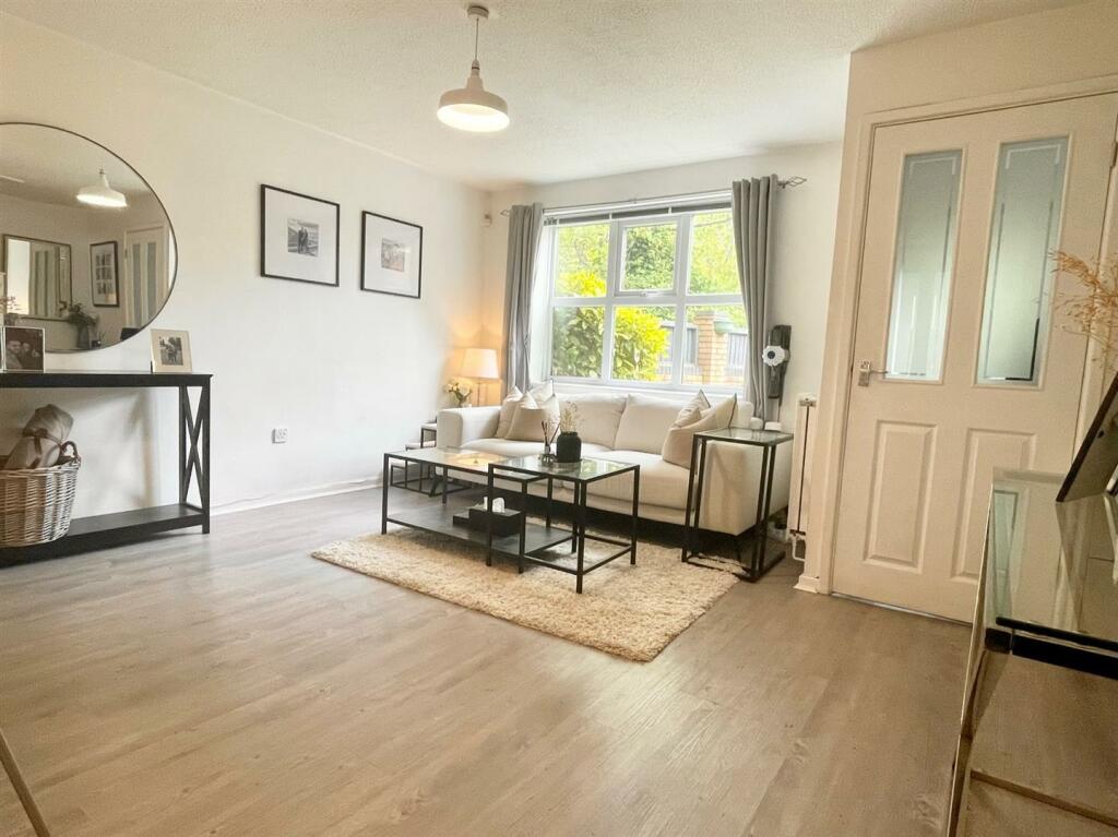 Living room 4.jpg