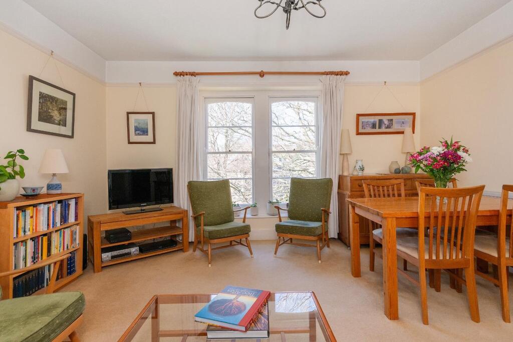 7F2R1RD - Living Room A.jpg