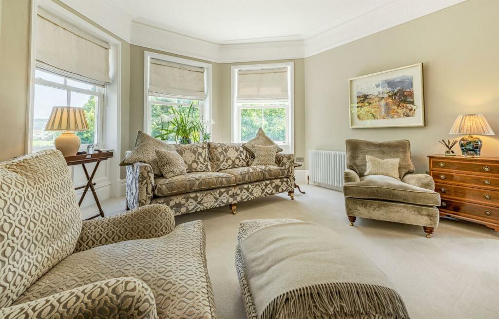 HEXAGONAL SITTING ROOM