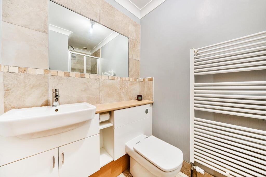 SHOWER ROOM.jpg