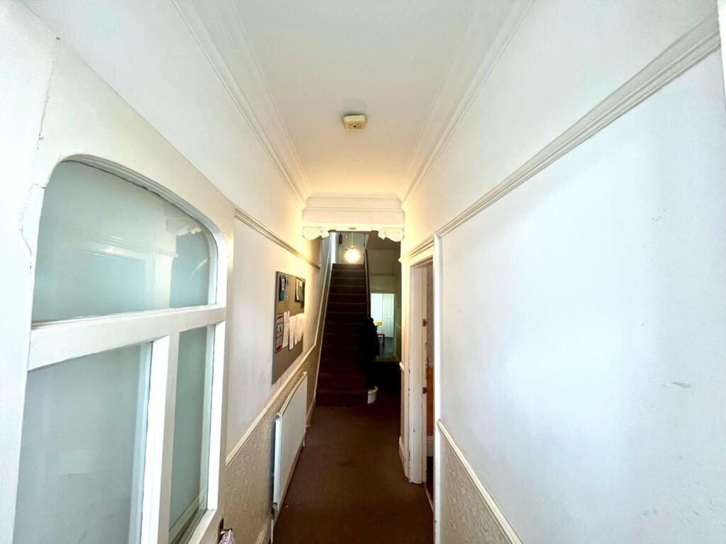 33 Hamilton gardens hallway shot.jpg